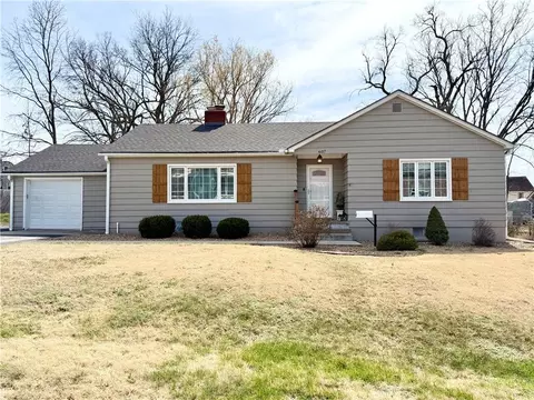 607 W Dakota St, Butler, MO 64730