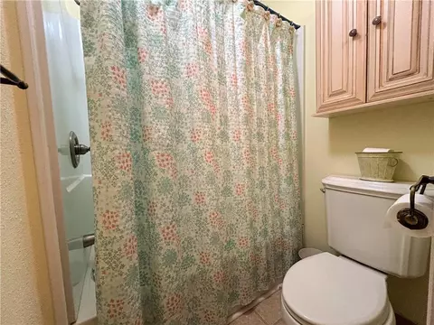 Bath - 1045 Yale Rd, Mapleton, KS 66754 photo 2 of 5