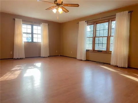 Living - 1045 Yale Rd, Mapleton, KS 66754 photo 2 of 14