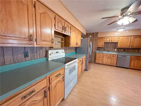 Kitchen - 1045 Yale Rd, Mapleton, KS 66754 photo 2 of 6