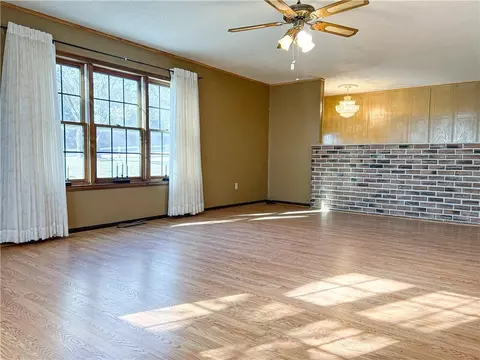 Living - 1045 Yale Rd, Mapleton, KS 66754 photo 5 of 14