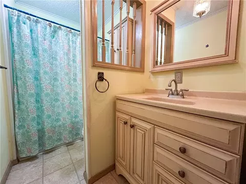 Bath - 1045 Yale Rd, Mapleton, KS 66754 photo 1 of 5