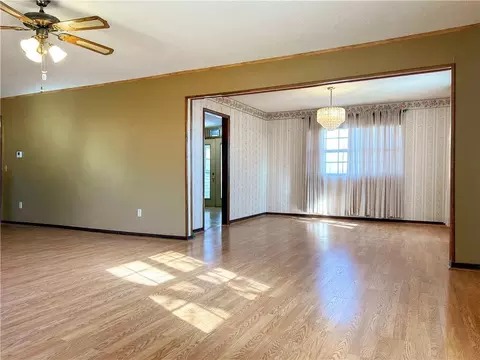 Living - 1045 Yale Rd, Mapleton, KS 66754 photo 6 of 14