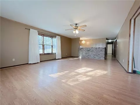 Living - 1045 Yale Rd, Mapleton, KS 66754 photo 4 of 14