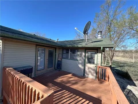 Exterior - 1045 Yale Rd, Mapleton, KS 66754 photo 5 of 6