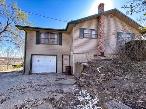 Exterior - 1045 Yale Rd, Mapleton, KS 66754 photo 3 of 6