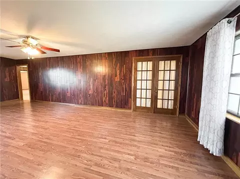Living - 1045 Yale Rd, Mapleton, KS 66754 photo 12 of 14
