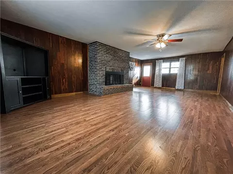 Living - 1045 Yale Rd, Mapleton, KS 66754 photo 13 of 14