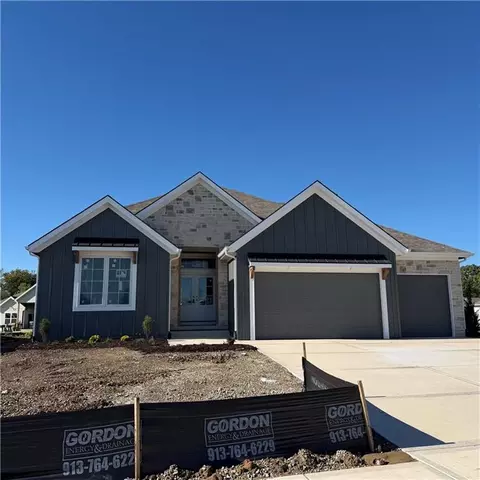 2304 Foxtail Dr, Kearney, MO 64060
