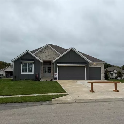 2304 Foxtail Dr, Kearney, MO 64060