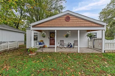 605 4th St, Weston, MO 64098