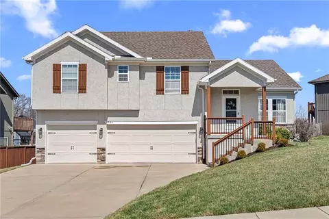 9504 N Lenox Pl, Kansas City, MO 64154