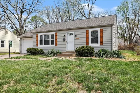 7725 Conser St, Overland Park, KS 66204