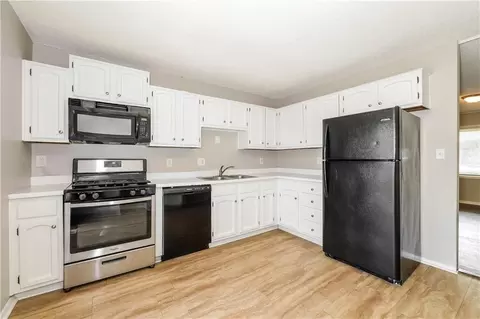 Kitchen - 18902 E Arrowhead Dr, Independence, MO 64056 photo 2 of 3