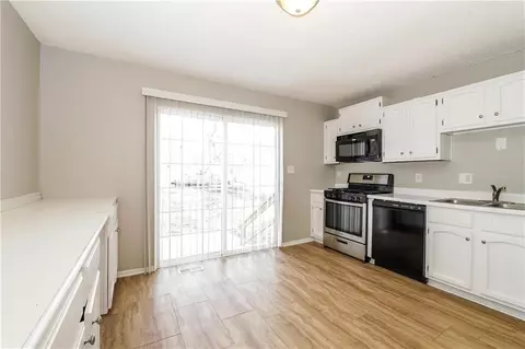 Kitchen - 18902 E Arrowhead Dr, Independence, MO 64056 photo 3 of 3
