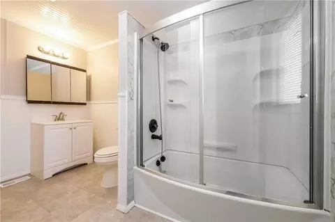 Bath - 18902 E Arrowhead Dr, Independence, MO 64056 photo 2 of 2