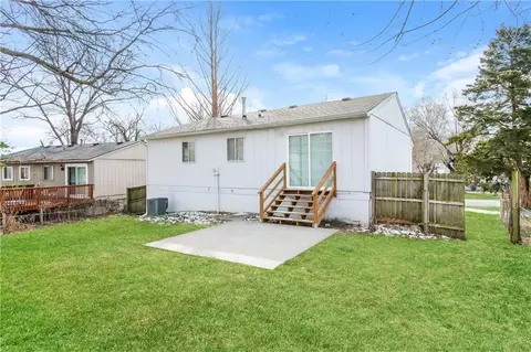 Exterior - 18902 E Arrowhead Dr, Independence, MO 64056 photo 2 of 3