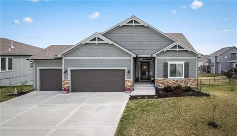 10611 N Holly St, Kansas City, MO 64155