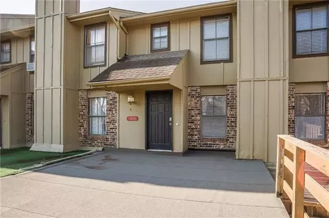 13920 Dundee Cir, Grandview, MO 64030