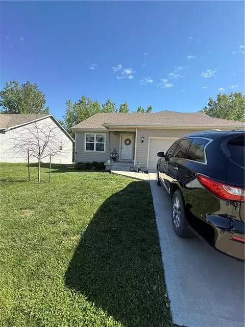 21331 W 216th St, Spring Hill, KS 66083