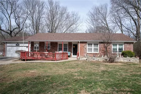 14 NW 40th St, Kansas City, MO 64116