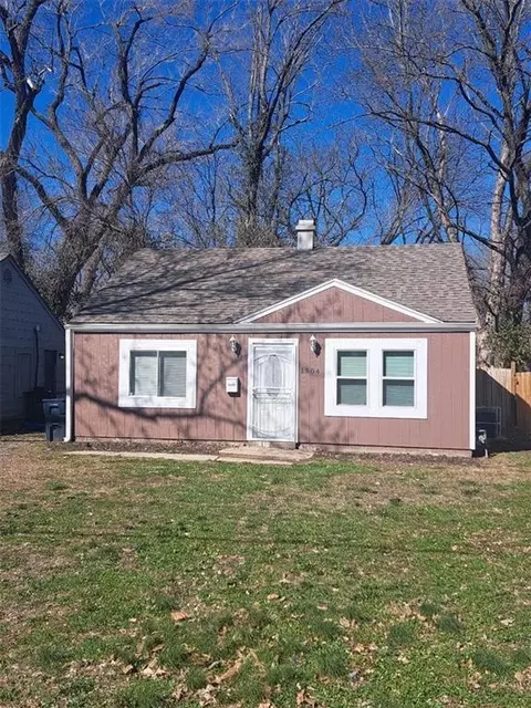 1504 E 72 St, Kansas City, MO 64131