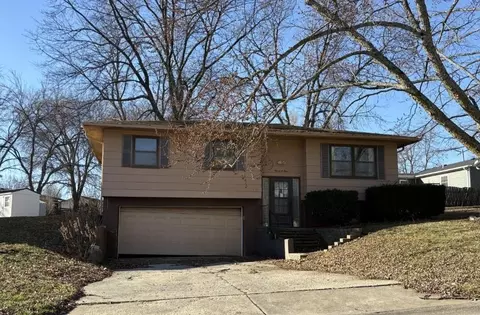 1104 E Halsey St, Maryville, MO 64468
