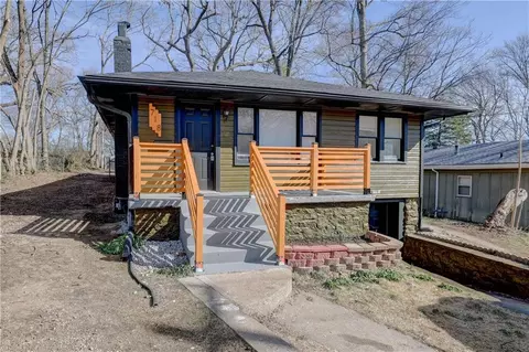 718 E Gudgell Ave, Independence, MO 64055