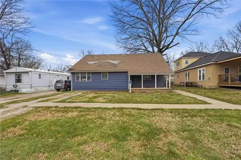 328 Walnut Ave, Osawatomie, KS 66064