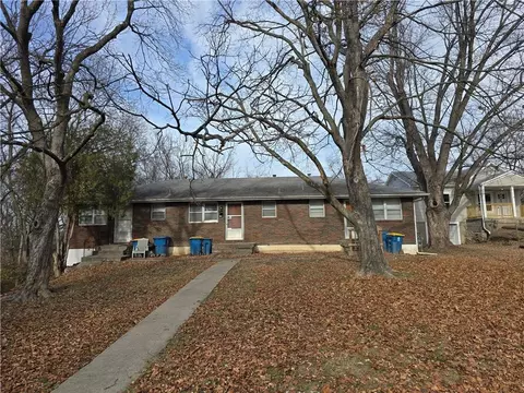 11224 11226 11228 Felton St, Sugar Creek, MO 64054