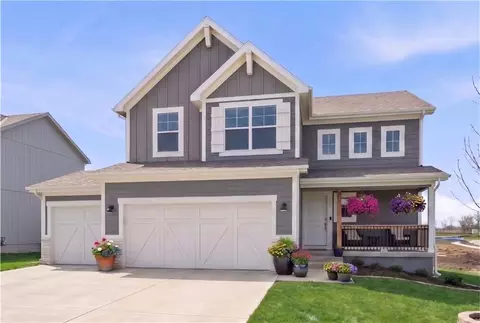 3522 SE Corbin Dr, Lees Summit, MO 64082