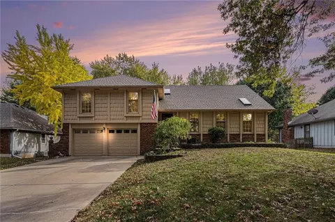 8125 NW Beaman Dr, Kansas City, MO 64151