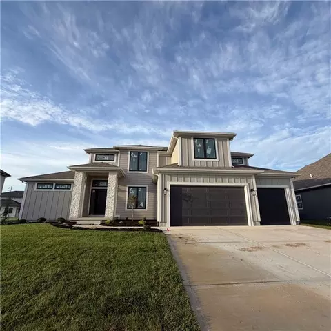 2306 Foxtail Dr, Kearney, MO 64060