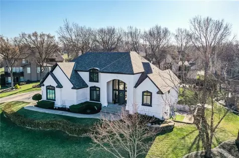 9205 Redbud Ln, Lenexa, KS 66220