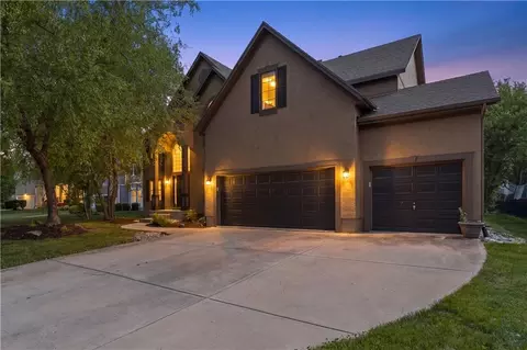 9233 W 143rd Ter, Overland Park, KS 66221