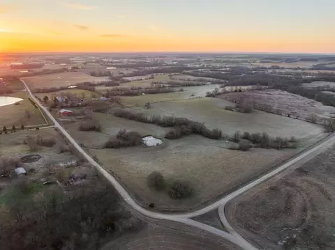 46863 E 192nd St, Richmond, MO 64085