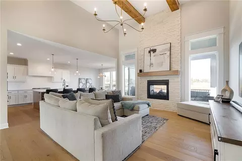 17929 Manor St, Overland Park, KS 66085
