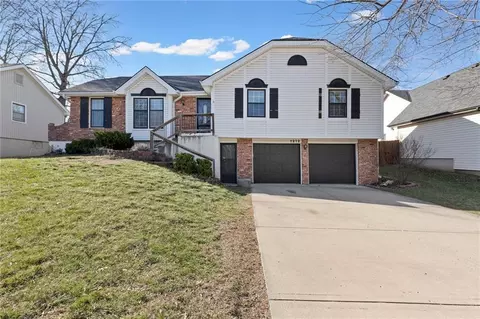 1212 E Frontier Ln, Olathe, KS 66062