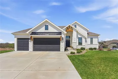 18120 N Peach Blossom Dr, Platte City, MO 64079