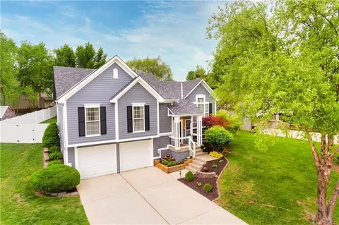 1108 NE Colleen Dr, Lees Summit, MO 64086