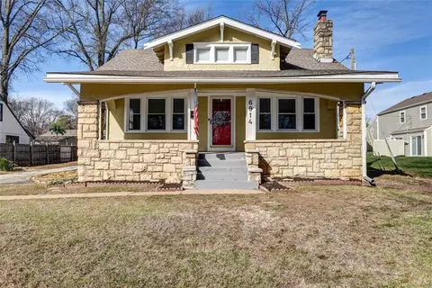 6914 Metcalf Ave, Overland Park, KS 66204