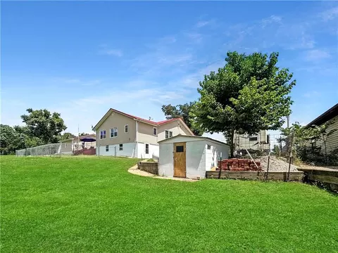 Exterior - 33247 Bittner Dr, Warsaw, MO 65355 photo 6 of 11