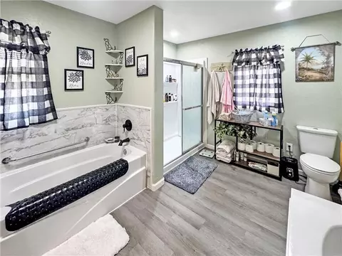 Bath - 33247 Bittner Dr, Warsaw, MO 65355 photo 1 of 2