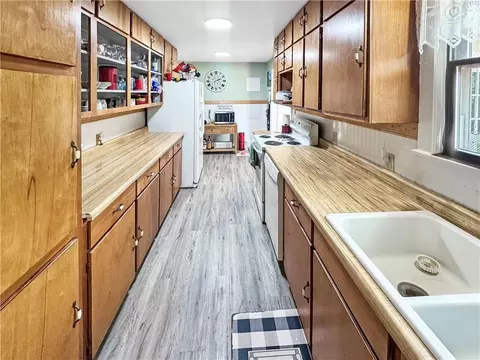 Kitchen - 33247 Bittner Dr, Warsaw, MO 65355 photo 1 of 2