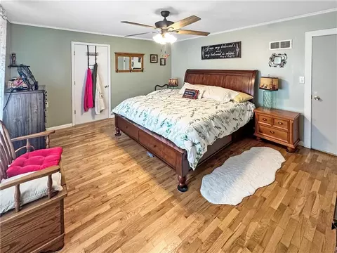 Bedroom - 33247 Bittner Dr, Warsaw, MO 65355 photo 1 of 4