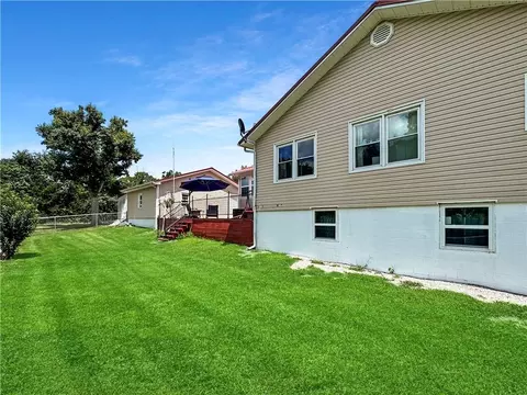 Exterior - 33247 Bittner Dr, Warsaw, MO 65355 photo 5 of 11