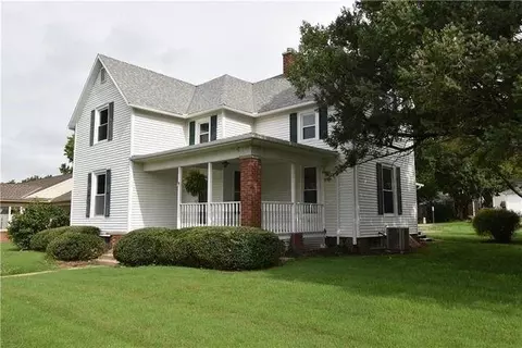 214 E 15th St, Higginsville, MO 64037