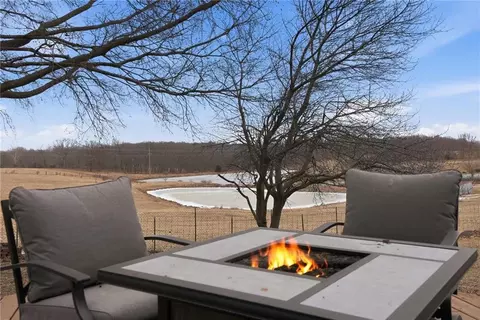 3910 Carter Dr, Smithville, MO 64089