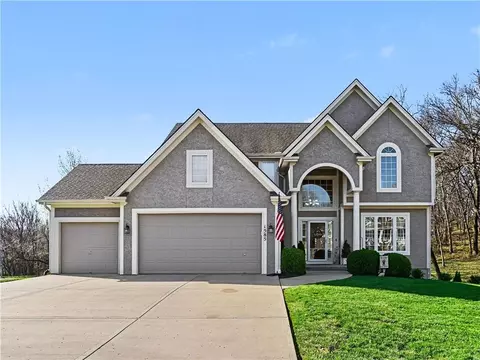 1585 Sugar Maple Ln, Liberty, MO 64068