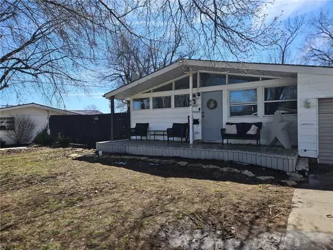 94 11th St, Chillicothe, MO 64601